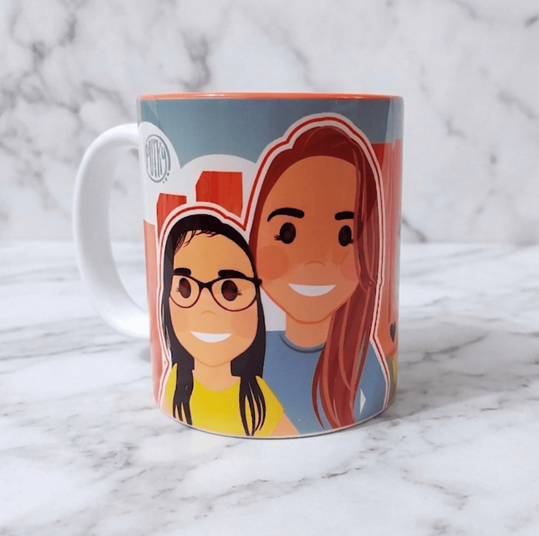 Detalle de mug personalizado para el día de la madre resaltando rasgos tiernos.